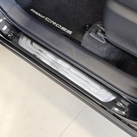 Kit Soleiras e Descanso de Pé Inox e Vinil para Toyota Corolla Cross 2023-2025 | Proteção e Estilo Premium - imagem 3
