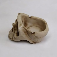 Cinzeiro de Resina Pequeno Cranio - Modelo Caveira Betume para Decoração e Funcionalidade - imagem 3