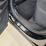 Kit Soleiras e Descanso de Pé Inox e Vinil para Toyota Corolla Cross 2023-2025 | Proteção e Estilo Premium - imagem 4