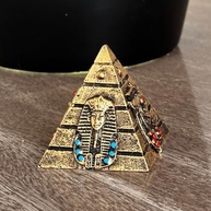 Estatueta Miniatura Pirâmide Egípcia - Decoração com Simbolismo e Estilo para Escritório e Ambientes - imagem 3