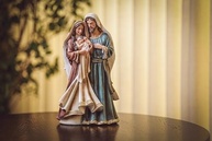 Sacro - Imagem da Sagrada Família Ternura em Resina Importada 30cm | Decoração Religiosa Elegante - imagem 5