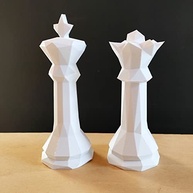 Estatuetas Rei e Rainha em 3D - Decoração Elegante com Estilo Xadrez Branco - imagem 2