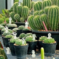 Elfós Kodama Luminosos - 10 Miniaturas que Brilham no Escuro para Decoração Mágica de Jardins e Ambientes - imagem 5