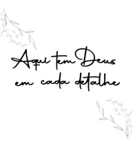 Frase Decorativa em MDF 'Aqui Tem Deus em Cada Detalhe' - 120x10cm | Acabamento Premium com Corte a Laser - imagem 2