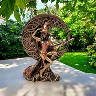 Estátua de Bruxa da Lua em Resina Dourada com Detalhes em Bronze - Decoração Esotérica Wicca - imagem 1
