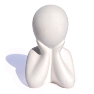 Estátua Decorativa Família Filho(a) 6cm em Cimento Artesanal - Design Exclusivo Branco - imagem 1