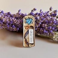 em-fe-e-mezuza-davi-carro-cada-de-de-a-jornada-estrela-judaica-protecao-a