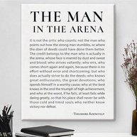 Arte Motivacional em Tela 20x25cm - Frase Inspiradora 'O Homem na Arena' - Decoração de Parede para Casa e Escritório - imagem 2