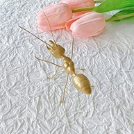 Estatueta de Formiga Dourada em Metal Sólido - Decoração Elegante para Casa e Escritório - imagem 3