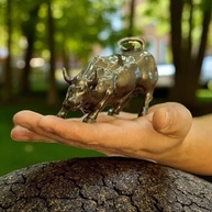 Miniatura Touro de Wall Street - Escultura Decorativa de Prosperidade e Sucesso - imagem 5