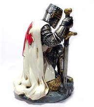 Cavaleiro Medieval Templário Ajoelhado 00067 - Escultura Prateada para Decoração e Coleção - imagem 4