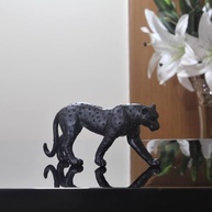 Escultura de Leopardo em Polirresina - Decoração Elegante e Realista - imagem 3