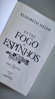 Entre Fogo e Espinhos: Romantasia Ardente com Príncipes Feras e Destinos Cruzados - imagem 3