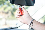 RESQME Pacote Família: 3 Ferramentas Essenciais para Segurança no Carro - Cortador de Cinto e Quebra-Vidro 2 em 1 - imagem 3