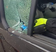 RESQME: Ferramenta Essencial 2 em 1 para Emergências Automotivas - Quebra Vidro e Corta Cinto de Segurança - imagem 4