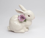 Estatueta de Porcelana Coelhinho da Páscoa com Flor Lilás - 10,8 cm | Decoração Elegante e Requintada - imagem 2