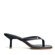 estilo-e-conforto-dedo-tira-preto-tamanco