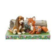 Estatueta Disney Traditions Jim Shore - Raposa e o Cão Brincando na Floresta | 10 cm | Coleção Exclusiva - imagem 2
