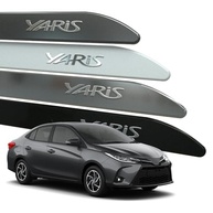 Friso Lateral Yaris Hatch Sedan 2018-2025: Escrita Cromada Alto Relevo (Facão/Redondo) - Cor Original - imagem 2