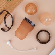 Mamadeira de Silicone Marrom 250ml com Alça - Segura, Antivazamento e Fácil Limpeza para Bebês - imagem 5