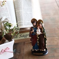 Imagem da Sagrada Família de Nazaré em Resina Nacional 13cm - Decoração e Fé - imagem 3