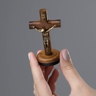 Crucifixo de Mesa Cilíndrico Pequeno 7 cm - Decoração e Fé com Estilo - imagem 1