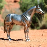 Breyer Horses Traditional Series - AQHA 85º Aniversário Best Remuda | Figura de Cavalo em Resina 11,5" L x 8,5" H - imagem 3