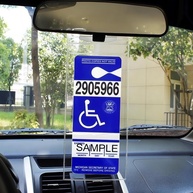 Suporte de Cartaz para Deficientes Físicos: Proteção Durável e Visibilidade Clara para sua Permissão de Estacionamento - imagem 1