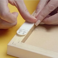 Kit com 8 Fitas Adesivas Removíveis Brancas 8,5cm - Fixação Sem Furos - imagem 3
