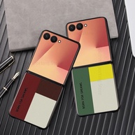 Capa Z Flip: Couro & Xadrez Premium - imagem 2
