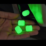 Tampa Válvula Pneu Fluorescente Vermelha - Estilo e Segurança Noturna - imagem 4
