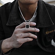 Colar Masculino VNOX Lápis-Lazúli e Olho de Tigre – Elegância e Força - imagem 2