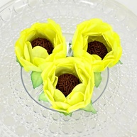 Forminhas Amarelo Claro: Elegância para Seus Doces - imagem 1
