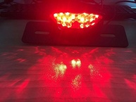 Luz de Freio LED Integrada para Moto: Placa e Lanterna Traseira Vermelha e Branca - imagem 3