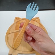 Prato Infantil com Garfo e Ventosa Home&Co Porquinho em Bambu Natural - Seguro e Divertido - imagem 3