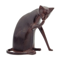 Achla Designs CAT-05 Estátua de Gato Coy em Bronze Escuro - Decoração para Ambientes Internos e Externos - imagem 1