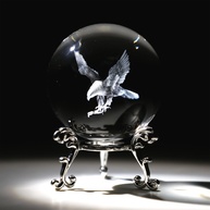 Bola de Cristal com Águia Gravada 3D - 60mm com Suporte, Decoração e Feng Shui - imagem 1