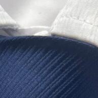gravata-azul-marinho-risco-largo-estilo-e-versatilidade-para-seu-look