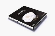historia-elegancia-a-e-criacoes-colecoes-livro-em-chanel-da-a