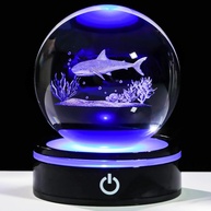 Estátua de Tubarão 3D em Cristal K9 com Base Iluminada Colorida - Presente Exclusivo para Amantes de Tubarões - imagem 1