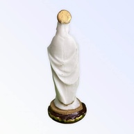 Imagem de Nossa Senhora de Lourdes em Resina - 8 cm | Decoração Católica Elegante e Durável - imagem 4