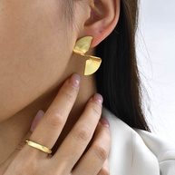 Brincos Dourados 18K: Elegância em Aço Inox - imagem 2