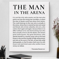 Arte Motivacional em Tela 20x25cm - Frase Inspiradora 'O Homem na Arena' - Decoração de Parede para Casa e Escritório - imagem 1