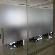Adesivo Vinil Decorativo Jateado Cristal - 5m x 60cm | Impermeável e Lavável para Vidros e Superfícies Planas - imagem 5
