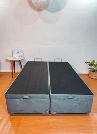 king-em-abertura-bipartida-cama-a-e-pratica-com-courino-blindado-bau-reforco-box-branco-a