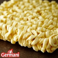 Macarrão Instantâneo Sabor Picanha Germani 63G, Germani Alimentos, Macarrão Lámen Com Tempero Sabor Picanha, Vermelho, Pronto Em 3 Minutos, Receita Caseira Desde 1892 - imagem 3