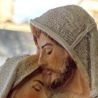 Imagem Sagrada Família 22cm: Inspire Fé e Paz em Seu Lar - imagem 2