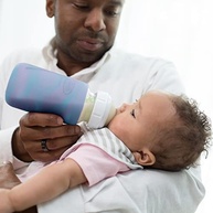Dr. Brown's Manga de Silicone para Mamadeira de Pescoço Largo - Brilha no Escuro, Segura e Protetora - imagem 3