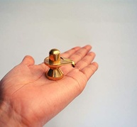 Shivling Shiv Parivar - Escultura de Latão Decorativa para Casa e Templo - 1,25" 55g - imagem 2