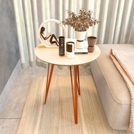 Mesinha Lateral Redonda de Canto com Pé Tripé em Ferro - Design Off White Freijó - imagem 4